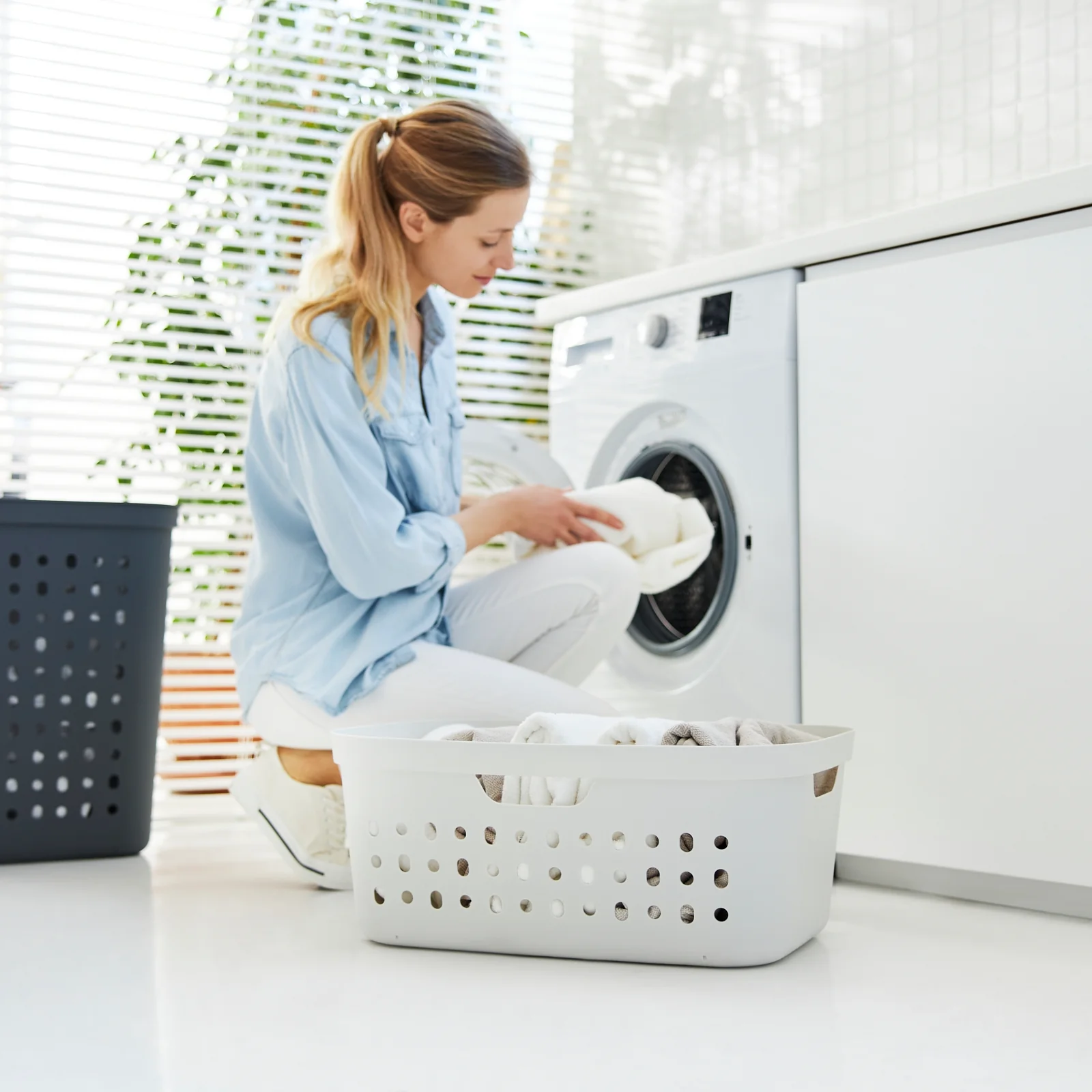 POJEMNIK KOSZ NA BIELIZNĘ PRANIE PLASTIKOWY ROTHO JONA 39 L SZARY - Image 6